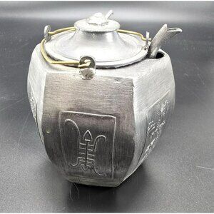Chinese Silver Pewter Teapot With Turtle Lid & Decorative Embossed Panels JE407